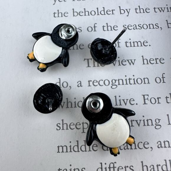Penguin Dangle Earrings Black White Enamel Cute Kawaii Kitsch Animal Two-piece - Picture 4 of 4